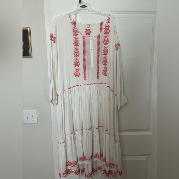 Sundance Dresses & Skirts - Sundance white embroidered maxi dress